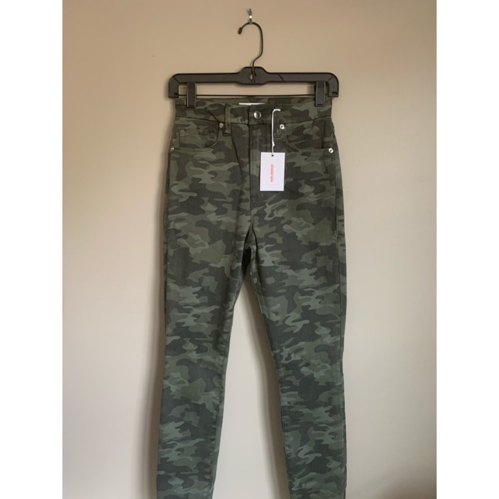 NWT GOOD AMERICAN Camo Good Waist Skinny Jeans - Picture 3 of 3